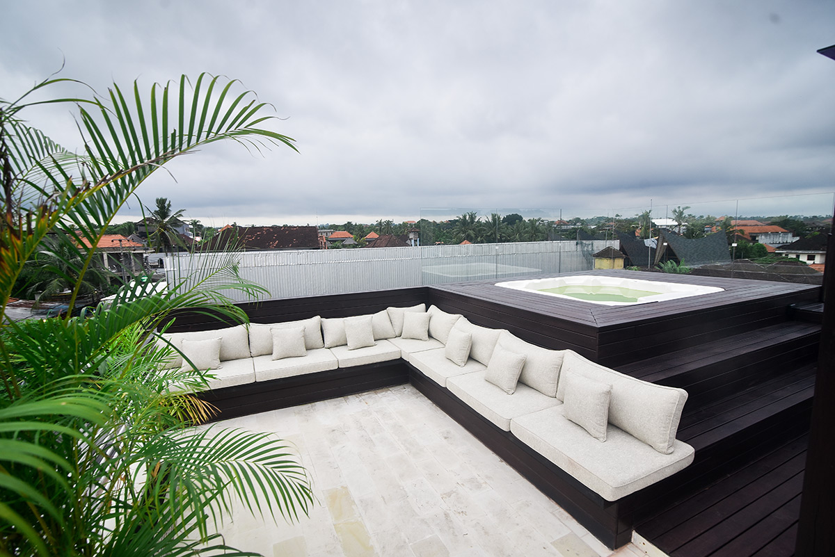 Rooftop-Jacuzzi-and-Lounge-1