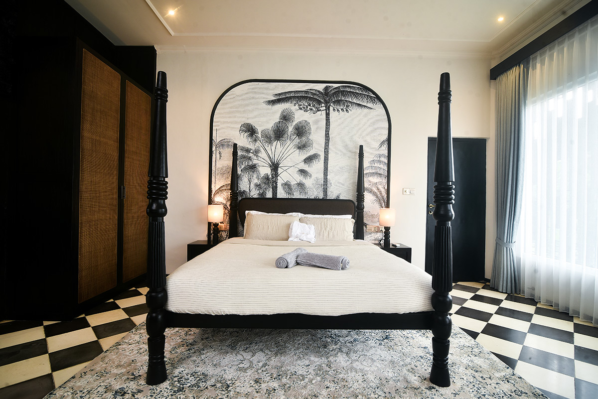 Upper-Floor-Rooms-Stairs-1